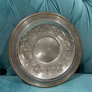 International silver company round floral, perforated platter tray, 4281 rare